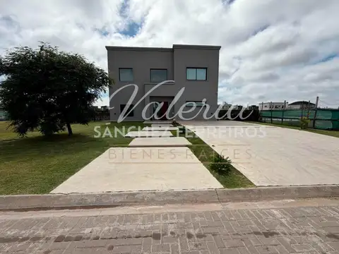 Casa en Venta en Magallanes - Barrio cerrado, USD 440.000
