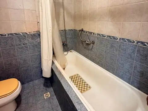 Casa 6 ambientes con 2 baños