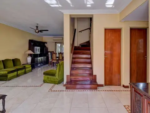 Casa 5 ambientes con 2 baños