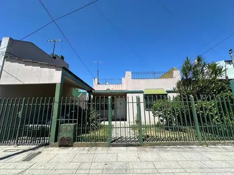 Casa Chalet  en Venta en Caseros, Tres de Febrero, G.B.A. Zona Oeste