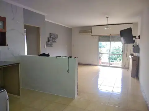 Charlone 600, Piso 2