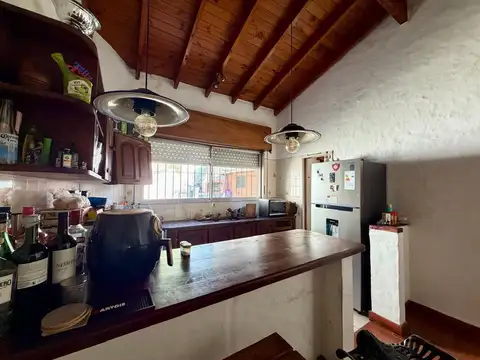 Casa en Alquiler con 2 cocheras