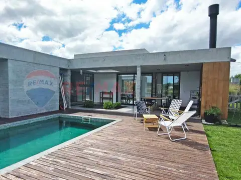 Casa 4 ambientes con 2 baños