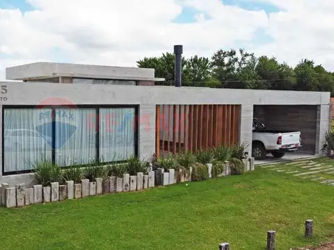 Casa en venta 4 amb- Gas Nat, con pileta Madariaga