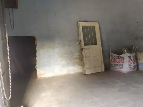 Excelente Local/deposito en Esquina 85 m²,