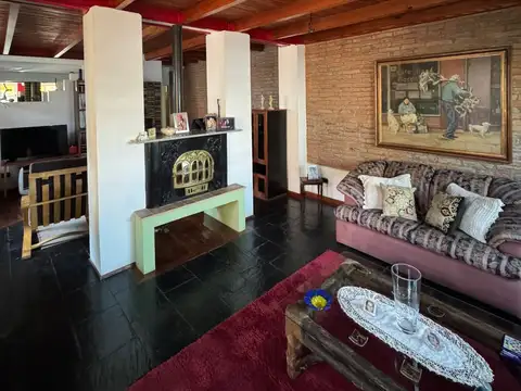 Casa 5 ambientes con 4 baños