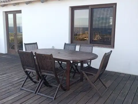 Casa 5 ambientes con 4 baños