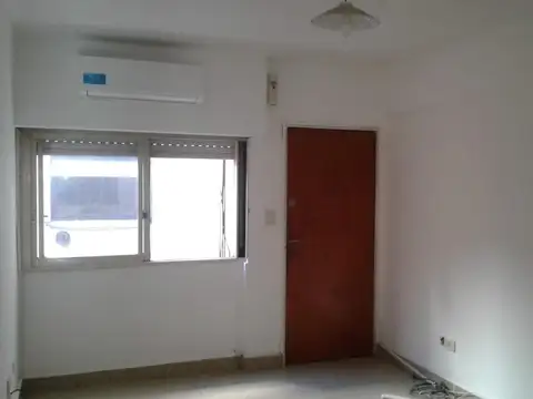 Departamento 2 ambientes en 2°piso en alquiler en Caseros