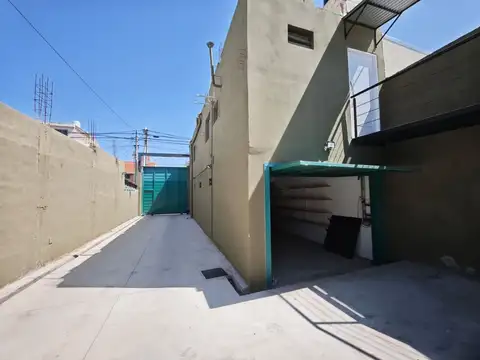 Galpón con Depósito y Oficinas de Categoría