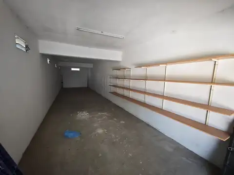 Galpón con Depósito y Oficinas de Categoría