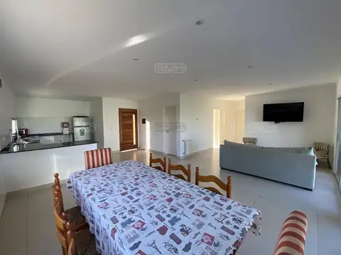 Casa  en Alquiler en Santa Elena, Pilar del Este, Pilar