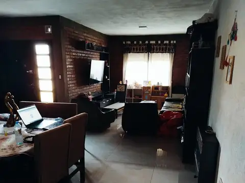 Casa 5 ambientes con 1 baño