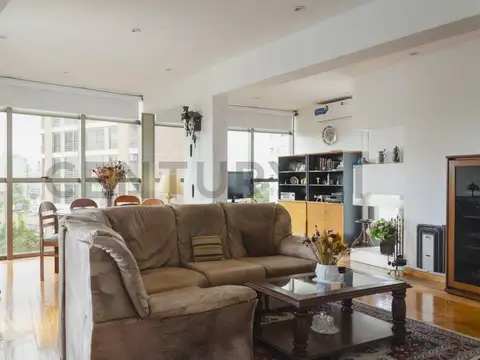 Venta Departamento 4 ambientes (piso) frente a plaza Maximo paz y esq. 13 de La Plata