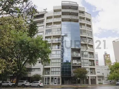 Venta Departamento 4 ambientes (piso) frente a plaza Maximo paz y esq. 13 de La Plata