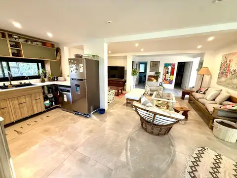 Casa 4 ambientes con 2 baños