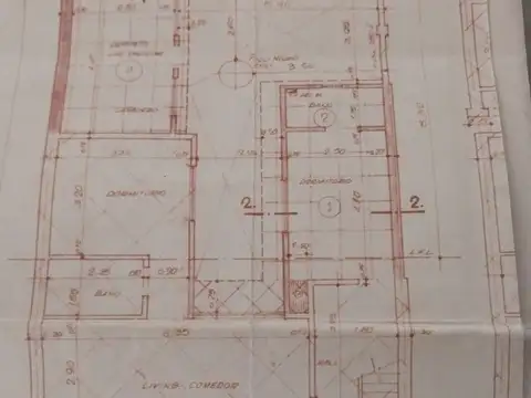 CASA PH FONDO IMPECABLE   4 AMBIENTES 2  DORMITORIOS PATIO