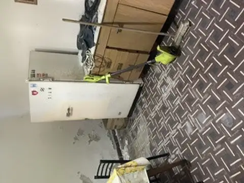 ESCUCHAMOS TU OFERTA  AUNQUE LA CREAS BAJA! INCREIBLE LOTE EXCELENTE UBICACION- CON CONSTRUCCION DE 3AMB PARA REPARAR.