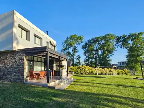 Casa en Alquiler de 4 dormitorios