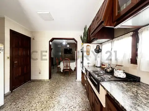 28 entre 487 y 488. CASA 3 DORMITORIOS EN VENTA EN GONNET