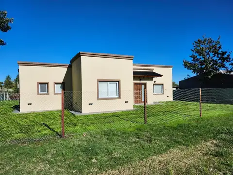 VENTA LUJAN CASA 3 DORMITORIOS EN SUITE -LOTE 1000m-  PILETA