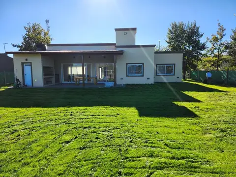 Casa 4 ambientes con 3 baños