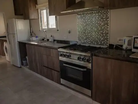 VENTA LUJAN CASA 3 DORMITORIOS EN SUITE -LOTE 1000m-  PILETA