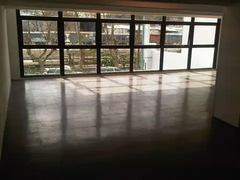 Local / Deposito Para Ortopedia, Habilitado Transferible 600 Metros En 3 Plantas + Terraza Y Cochera