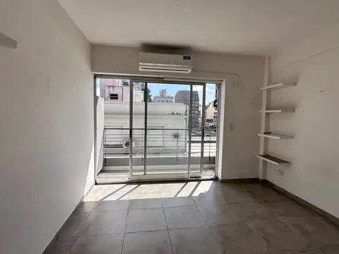Venta monoambiente 35 m2 con balcón en Monserrat