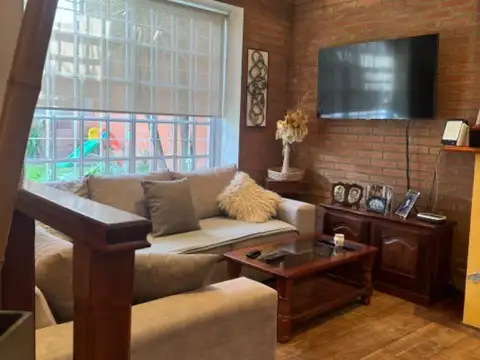 casa 4 dormitorios en venta haedo. Malaver 1000
