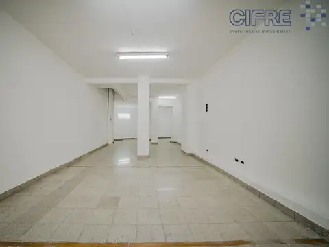 Local 160m2 sobre Av. Forest de 4.60x13.44   subsuelo.