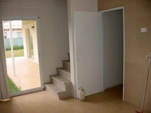 Casa en dos plantas de 5 ambientes