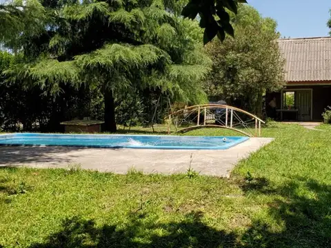 Casa quinta sobre Lamberti y Bosch, Glew, Alte. Brown