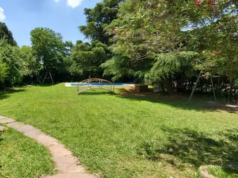 Casa quinta sobre Lamberti y Bosch, Glew, Alte. Brown