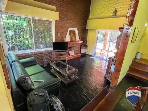 Casa 5 ambientes con 2 baños