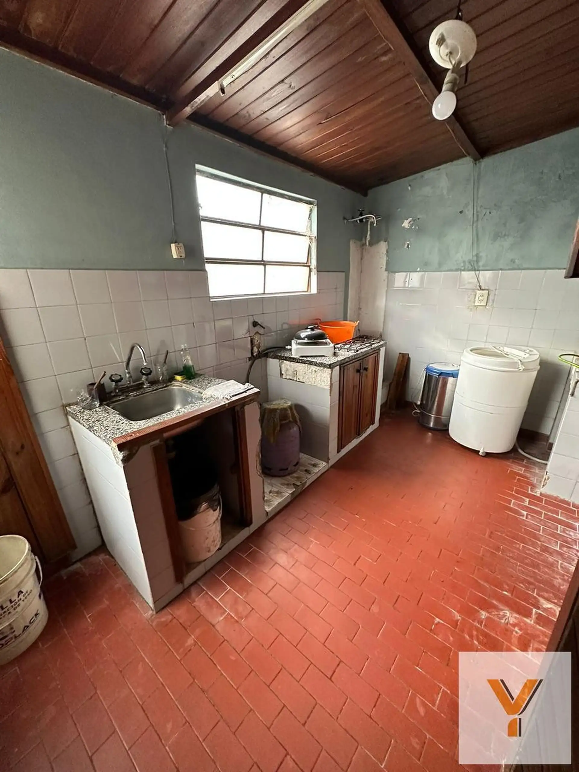 Casa 3 dorm, 60 m² cubiertos + patio y parrilla — Balcarce, terreno 440 m²