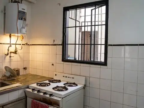 VENTA CASA  DE DOS DORMITORIOS B. PARQUE