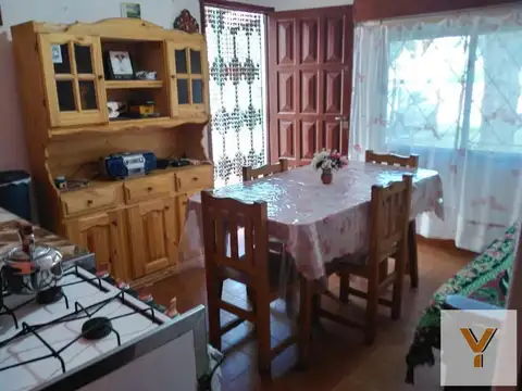 Casa en venta - 1 dormitorio 1 baño - 70mts2  - Mar Del Tuyu
