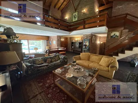 Los Mejores lotes del Country. Casa de gran calidad para Modernizar