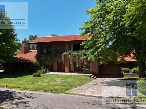 Casa 7 ambientes con 5 baños