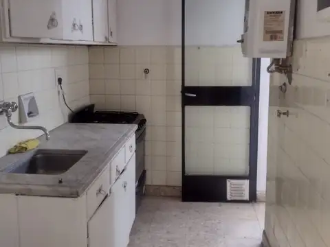AMPLIO 2 AMBIENTE, COCINA  Y LAVADERO, BAJAS EXPENSAS