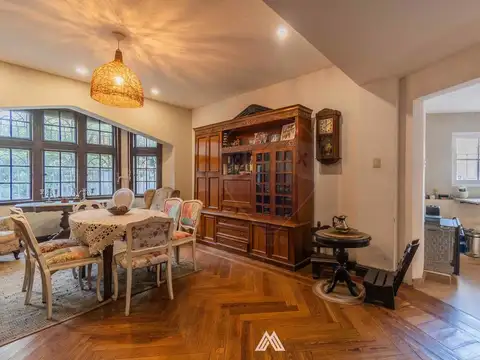 Casa 8 ambientes con 3 baños