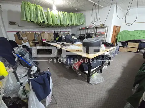 Oficina 10 ambientes con 4 baños