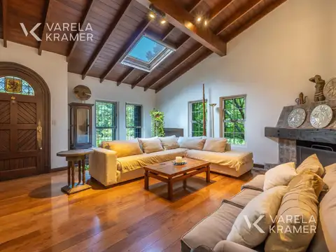 Casa en Venta con 3 cocheras