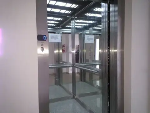 11 entre 42 y 43   Dormitorio con placard. Cochera. Excelente Ubicación