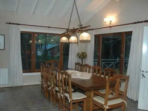 Casa en Alquiler Temporal con 4 cocheras