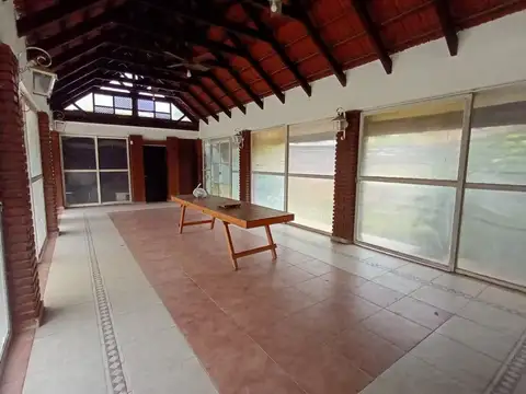 Casa en Alquiler con 1 cochera