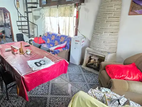 Casa 4 ambientes con 2 baños
