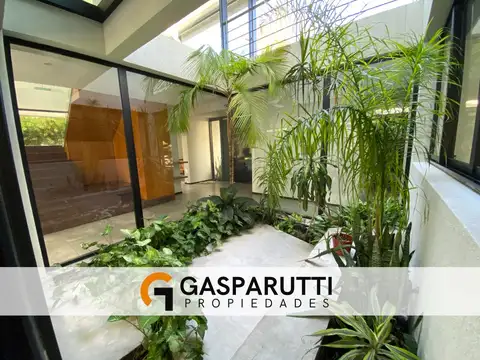 Casa en Venta con 6 cocheras