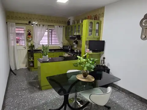Casa 3 ambientes con 1 baño