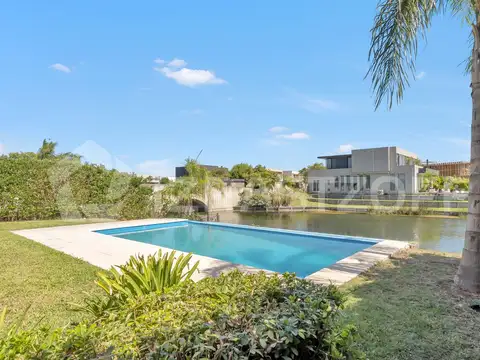 Casa en venta al lago . Barrio Los Ceibos. Puertos. 4 dormitorios